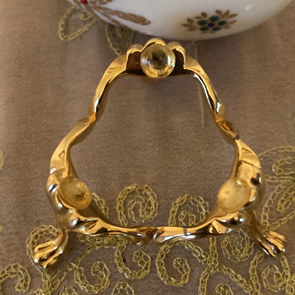 Lenox Collection Vintage Porcelain Egg with Gold Stand issued 1994 - Picture 6 of 7